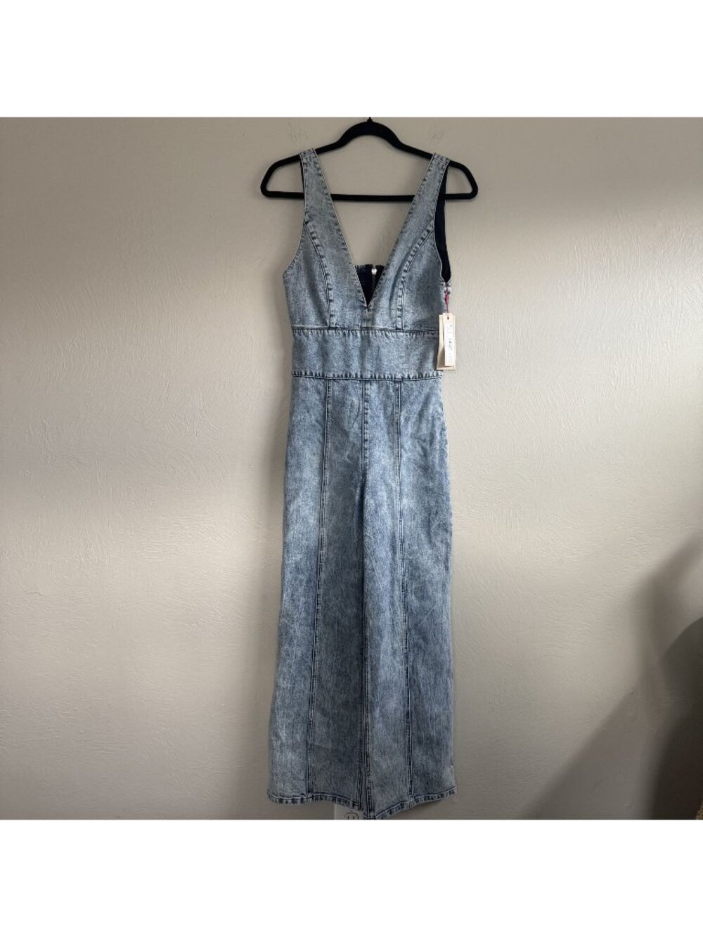 NWT Alice + Olivia Acid Wash Plunging V Neck Denim Jumpsuit Size 26